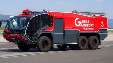 Feuerwehr Panther Flughafen Graz.jpg