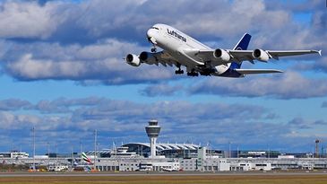 A380 Lufthansa Take off Muc.jpg