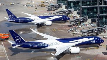 Lufthansa A350 Und Boeing 787 Berlin